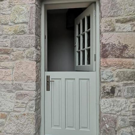 Converted Cattle Barn Overlooking Strangford Lough 뉴타우너즈 외부 사진