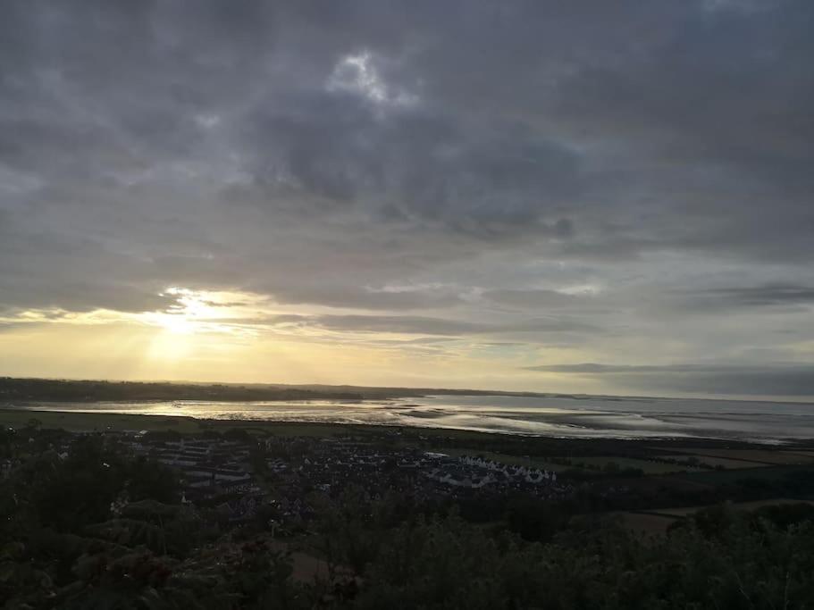 Converted Cattle Barn Overlooking Strangford Lough 뉴타우너즈 외부 사진