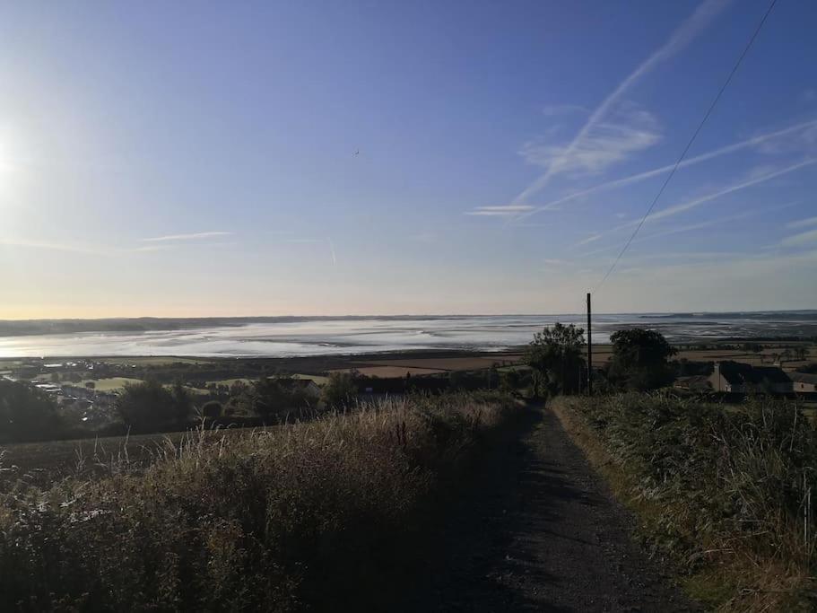 Converted Cattle Barn Overlooking Strangford Lough 뉴타우너즈 외부 사진