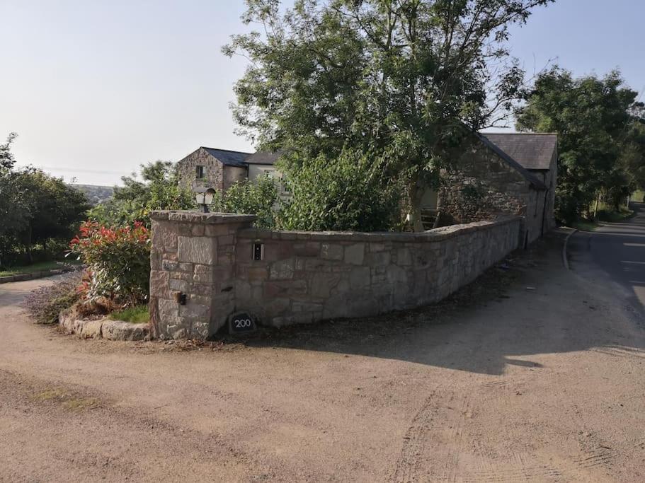 Converted Cattle Barn Overlooking Strangford Lough 뉴타우너즈 외부 사진