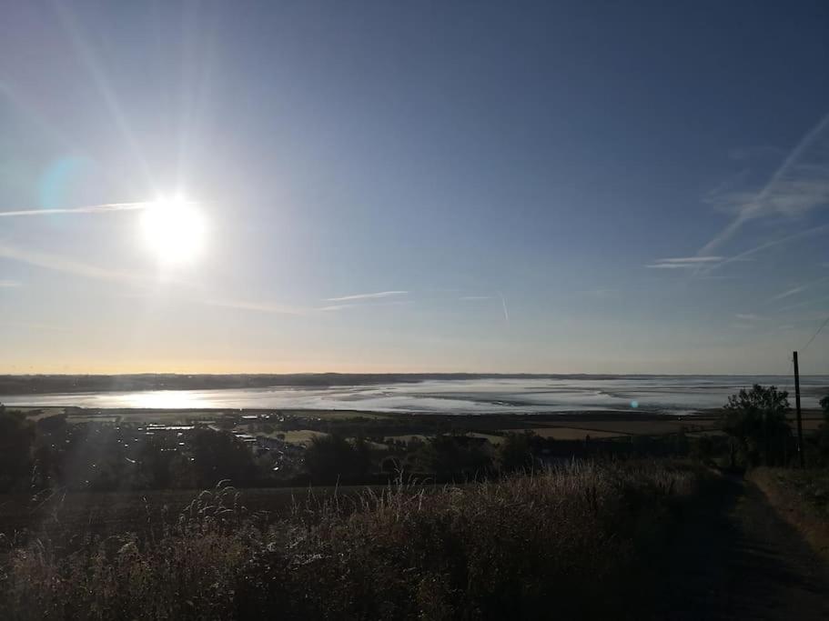 Converted Cattle Barn Overlooking Strangford Lough 뉴타우너즈 외부 사진